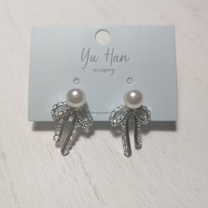 Silver Pearl Bow Earrings